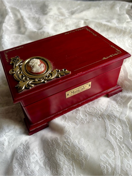 Sankyo Other - Vintage Sankyo Musical Jewelry Box with Cameo Accent